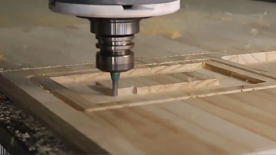 Roteador CNC para móveis de madeira de 3 eixos e 4 eixos com 1300 × 2500 mm Atc 1325 para carpintaria, máquina de gravação e escultura em 3D para gabinete de madeira